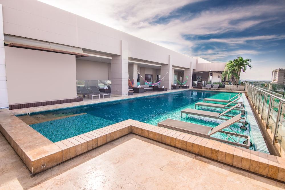 GHL Hotel Montería Exterior foto Rooftop pool at the hotel